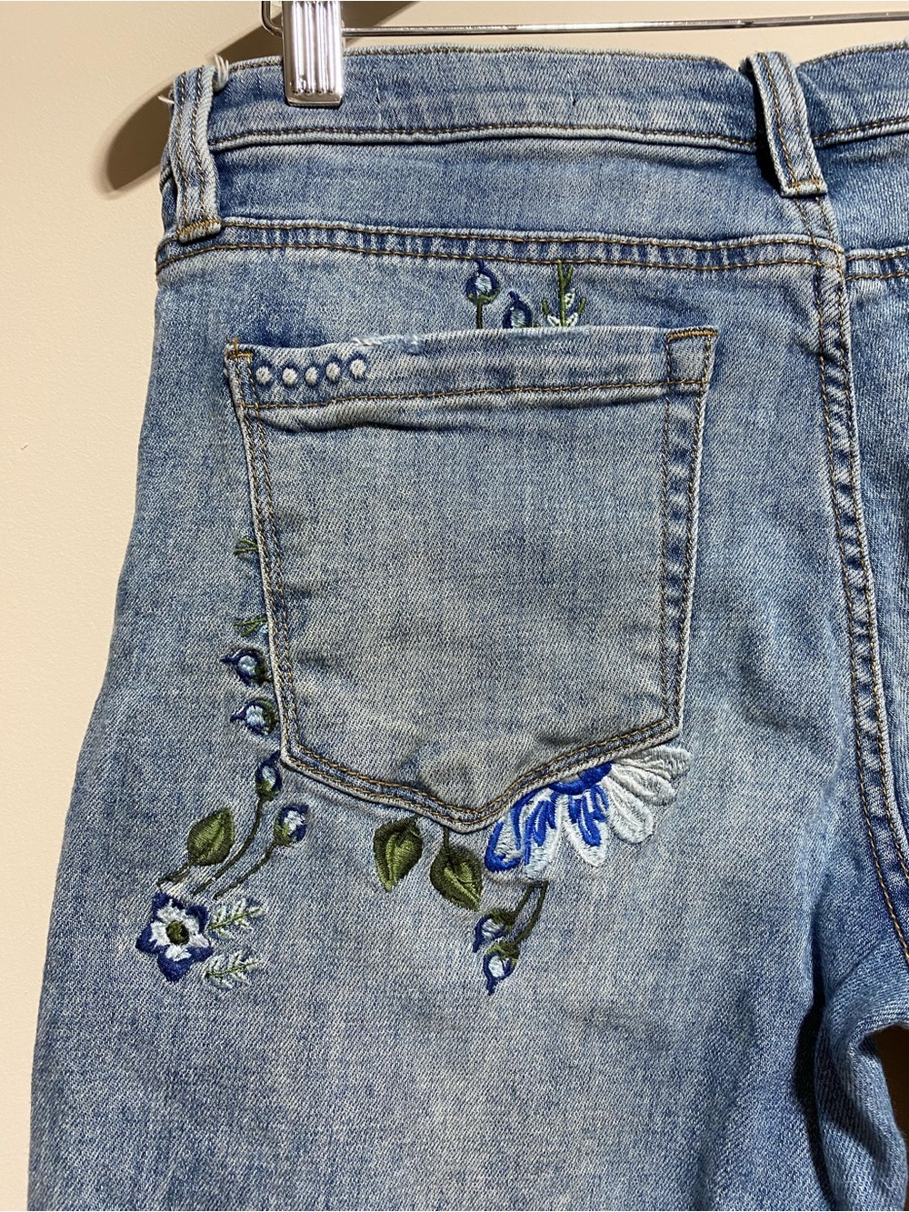Blank NYC Floral Embroidered Skinny Jeans Boho Beachy Cottage Size 28 - Picture 10 of 15